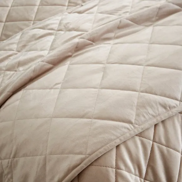 Castleton Quilted Bedspread 2
