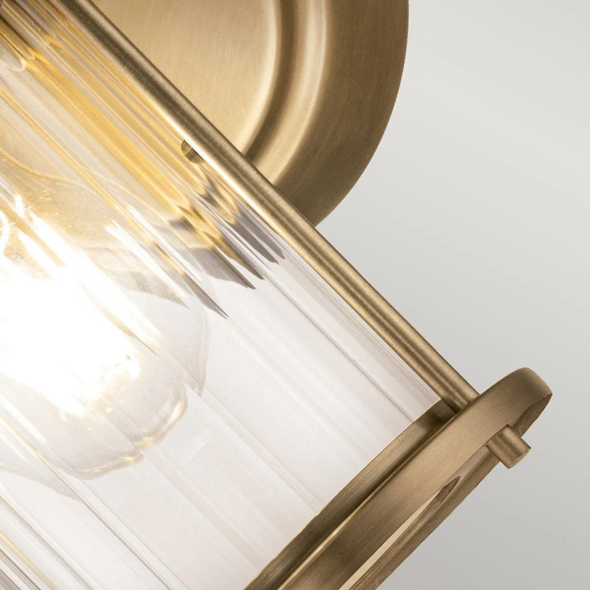 Netlighting Quoizel Riggs Wall Lamp Weathered Brass IP44 in Yellow 5