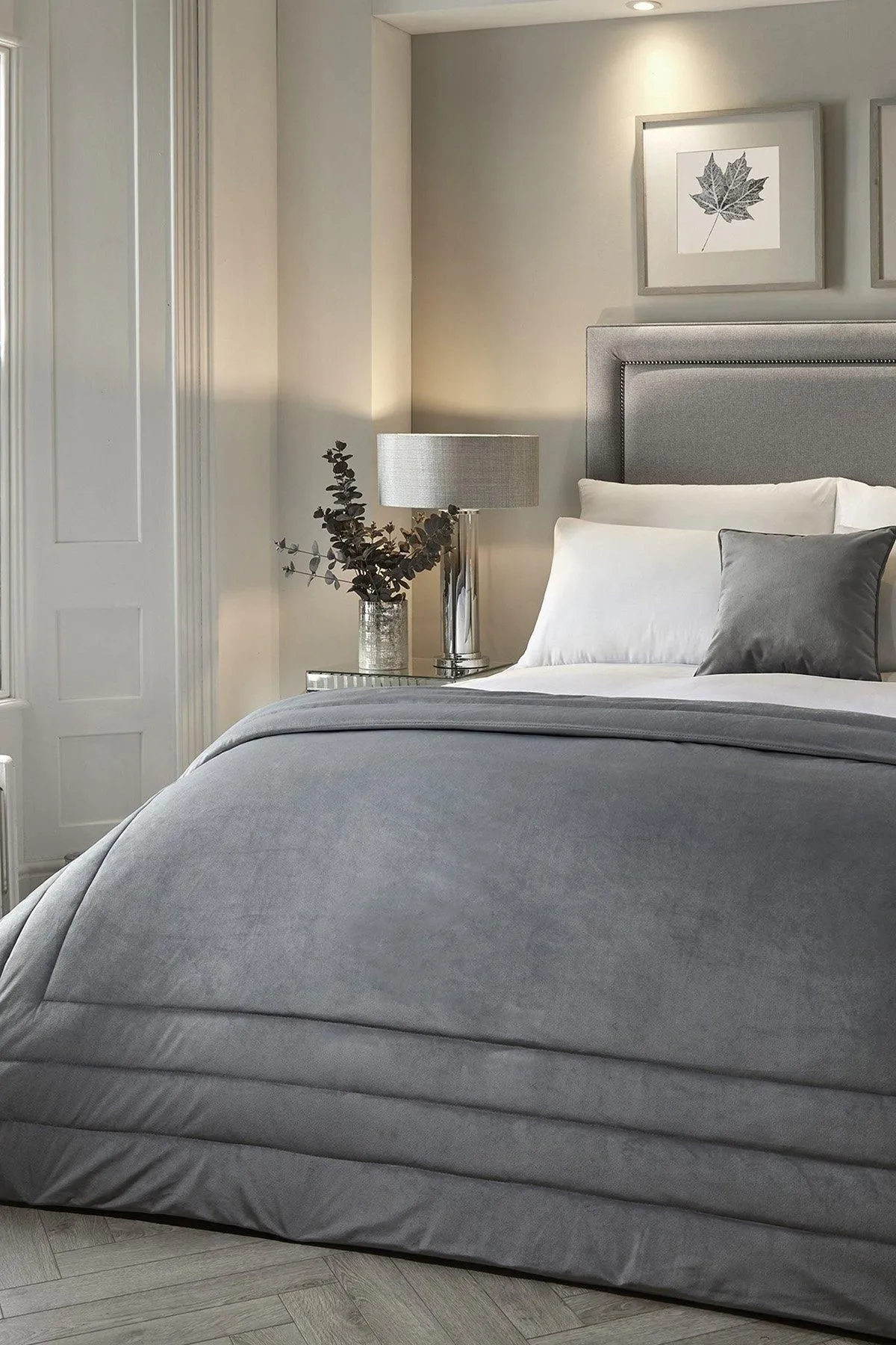 Soiree 'Melanie' Glamorous Velvet Warm Bedspread Throw in Dark Grey