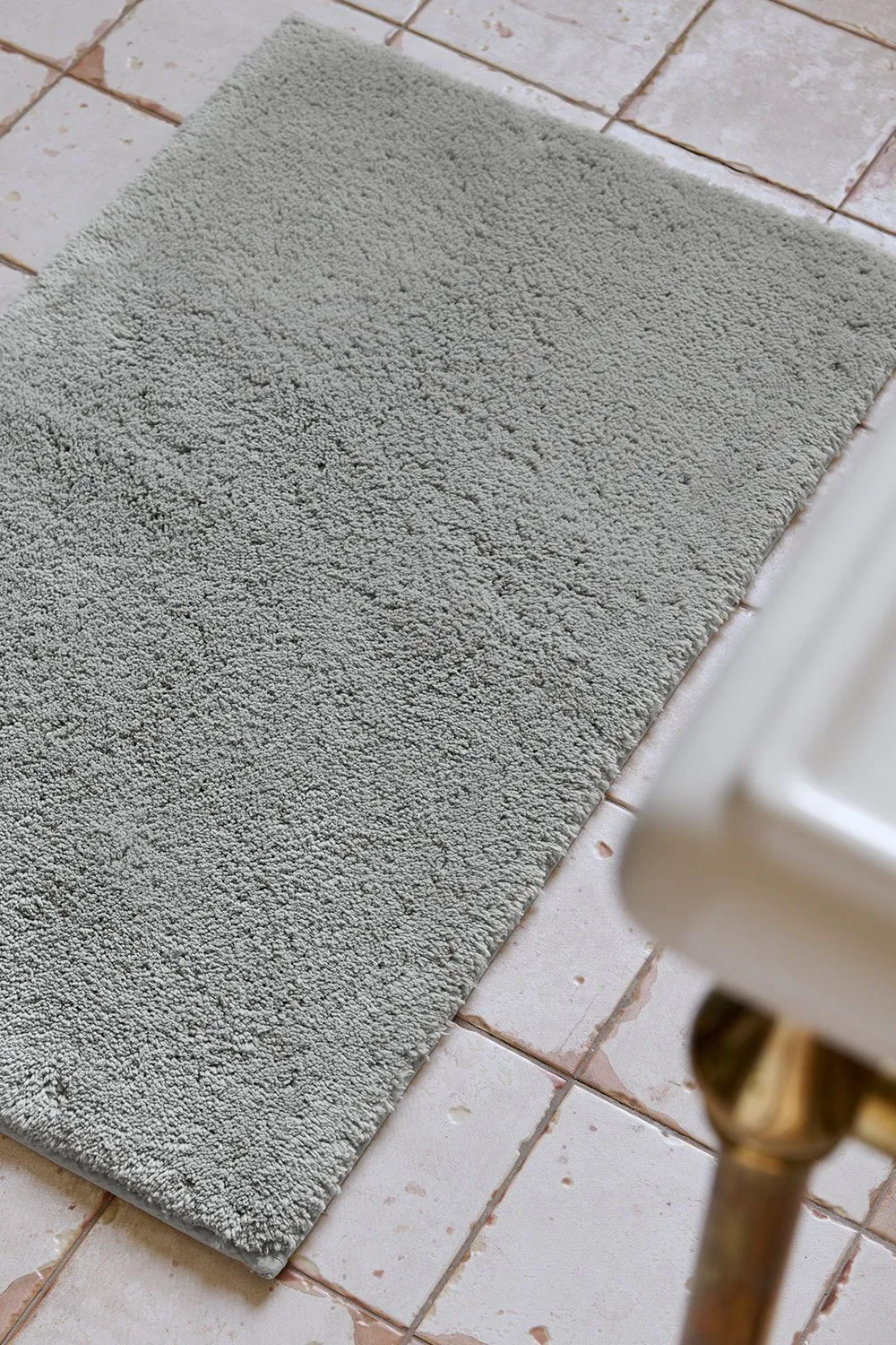 CHRISTY Deep Pile Luxury 100% Cotton 2444GSM Non Slip Bath Rugs in Mid Grey 1