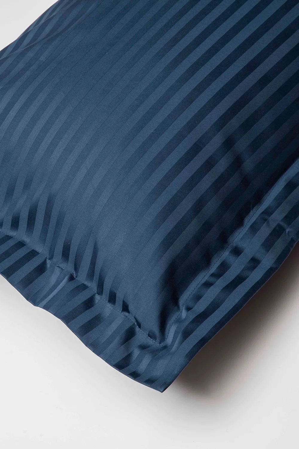 Belledorm Hotel Suite Satin Stripe 540 Thread Count Oxford Pillowcase in Navy 1
