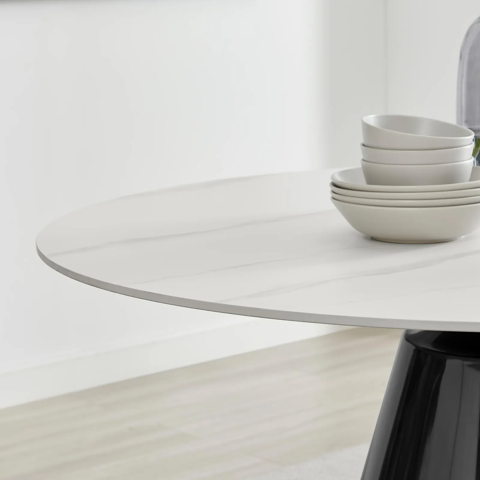 FurnitureboxUK Nina White Marble Effect Round Ceramic Dining Table in Off-White 3