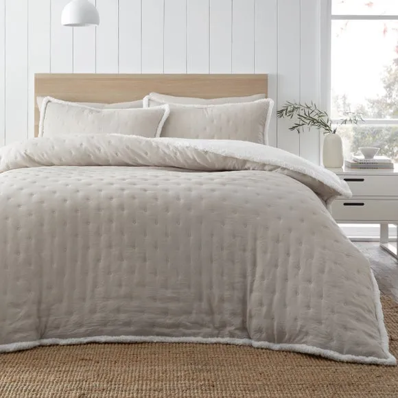 Catherine Lansfield Cosy Nori Soft Sherpa Duvet Cover and Pillowcase Set 1