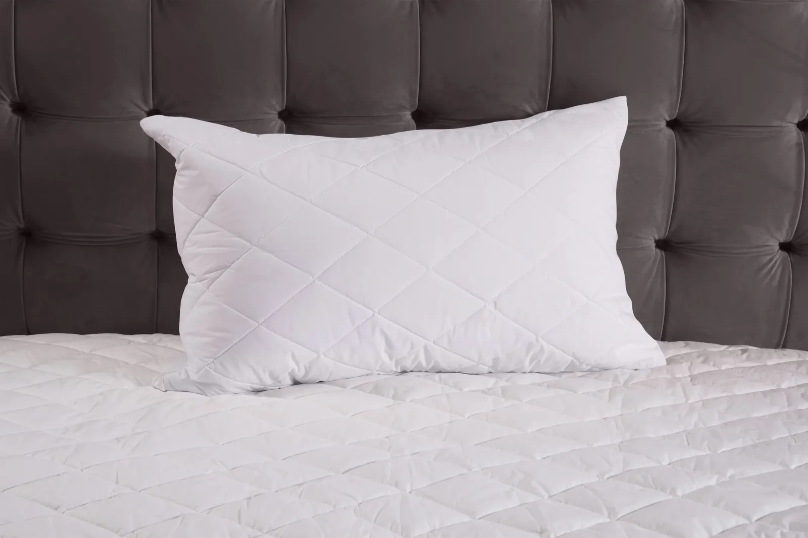 The Linen Consultancy 'TLC 5 Star Hotel Concept' Waterproof Polycotton Quilted Mattress & Pillow Protector Set in White