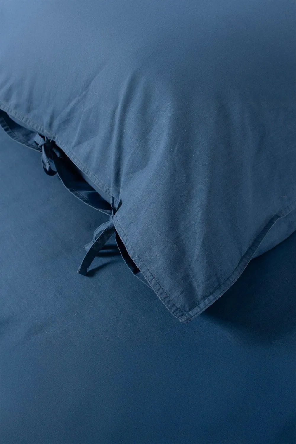 The Lyndon Company Soft & Textured 100% Washed Cotton Duvet Cover Set, Soft & Breathable Bedding in Blue 4