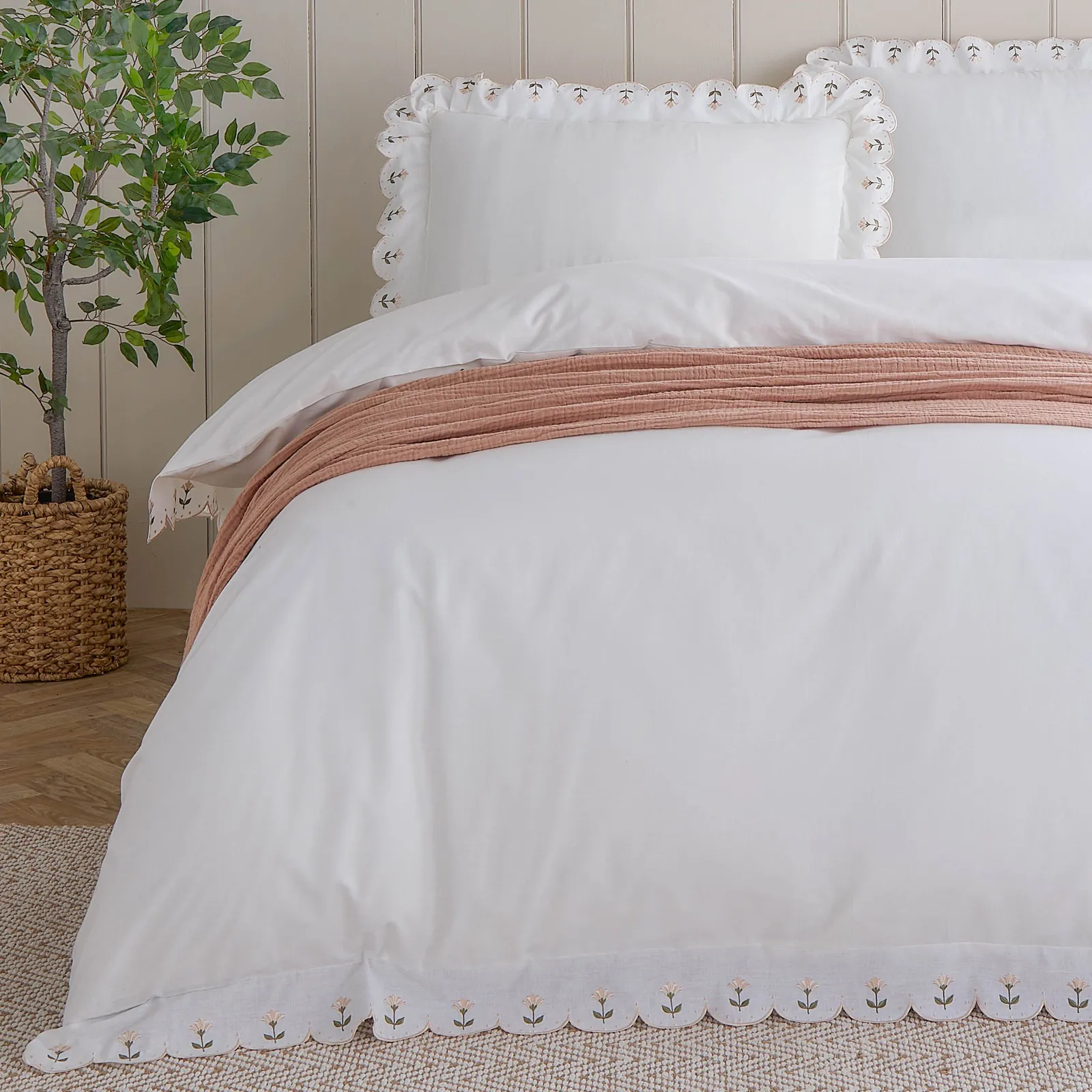 Wylder Florrie Embroidered 100% Cotton Duvet Cover Set in Peach 3