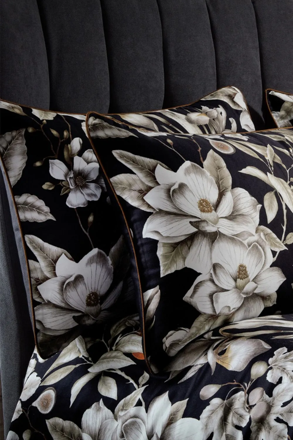 Edinburgh Weavers Lavish 200TC Floral Premium Cotton Sateen Piped Pair of Pillowcases in Black