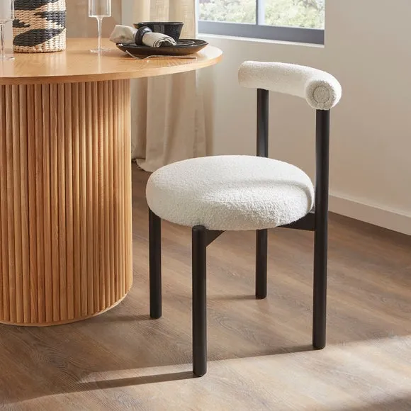 Amari 4 Seater Round Dining Table with 4 Violeta Ivory Boucle Dining Chairs 2