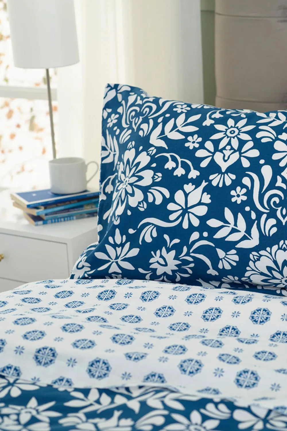 Deyongs Ornamental Tile Floral Duvet Set with Printed Fabric Bag in Blue 4