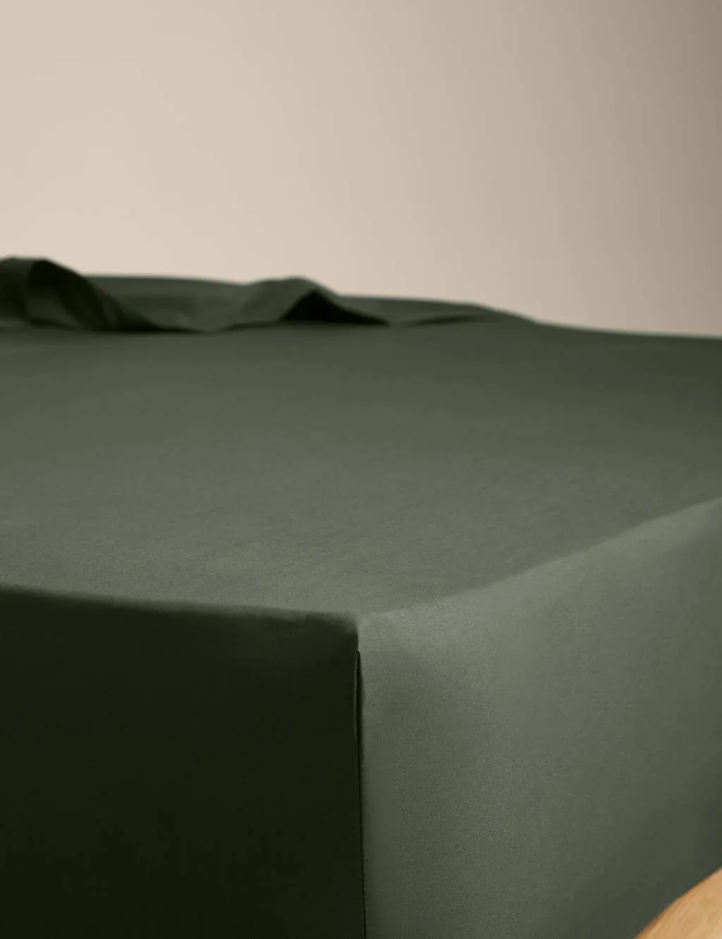 M&S Egyptian Cotton 230 Thread Count Crisp Deeper Fitted Sheet Forest Green