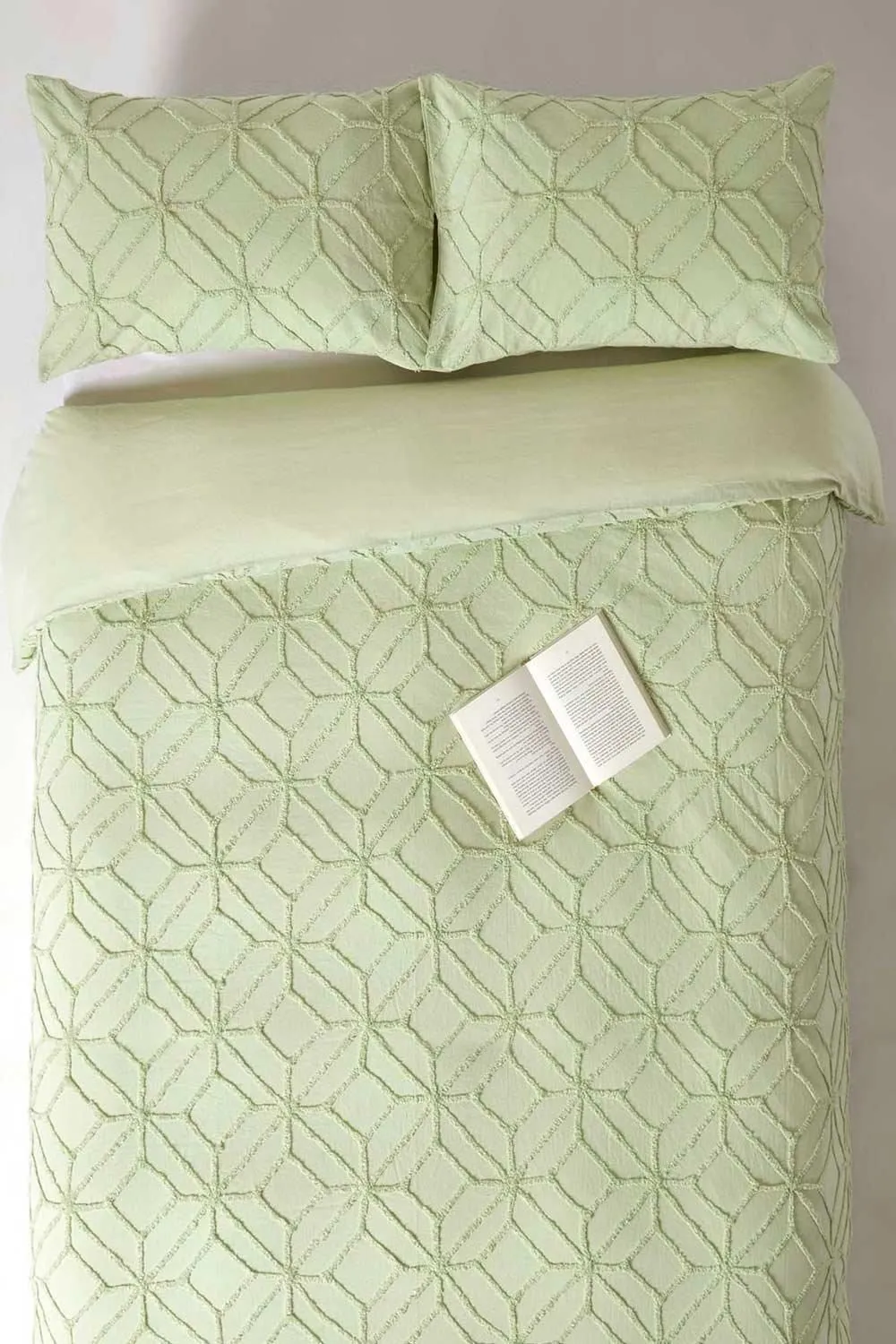 Homescapes Diamond Cotton Tufted Duvet Cover Set in Green 2