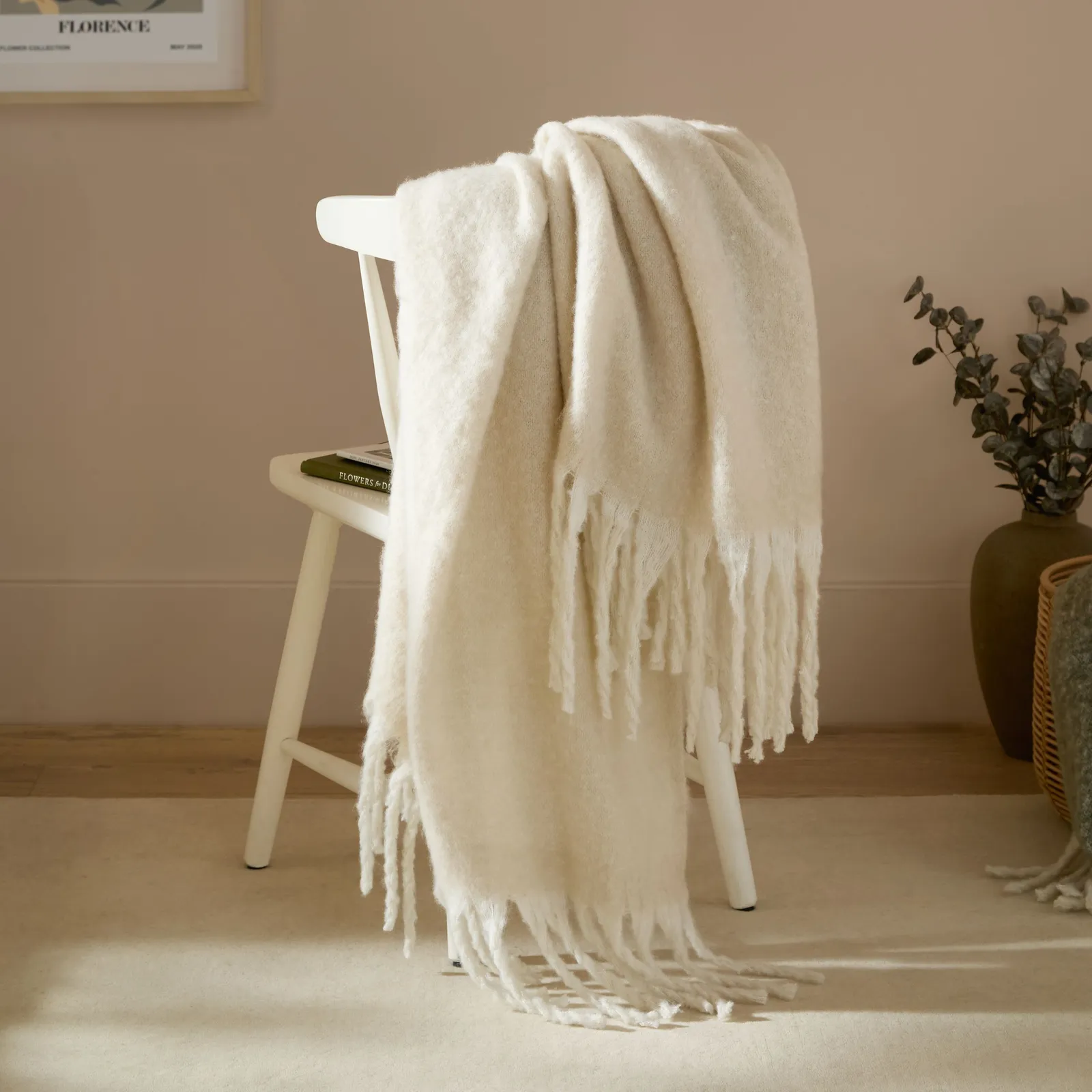 Furn Cozy Woven Tasselled Throw in Ecru