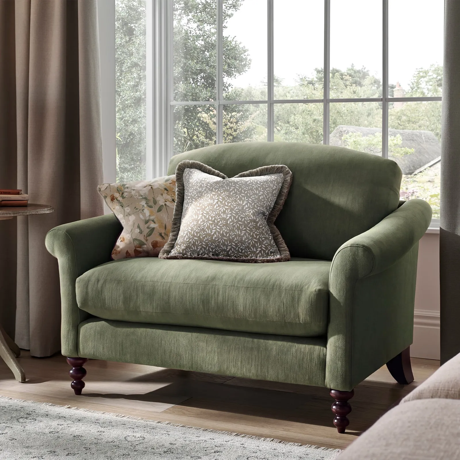 English Heritage Clover Cuddler With Pre Set Scatters Fabric | Barker & Stonehouse 2