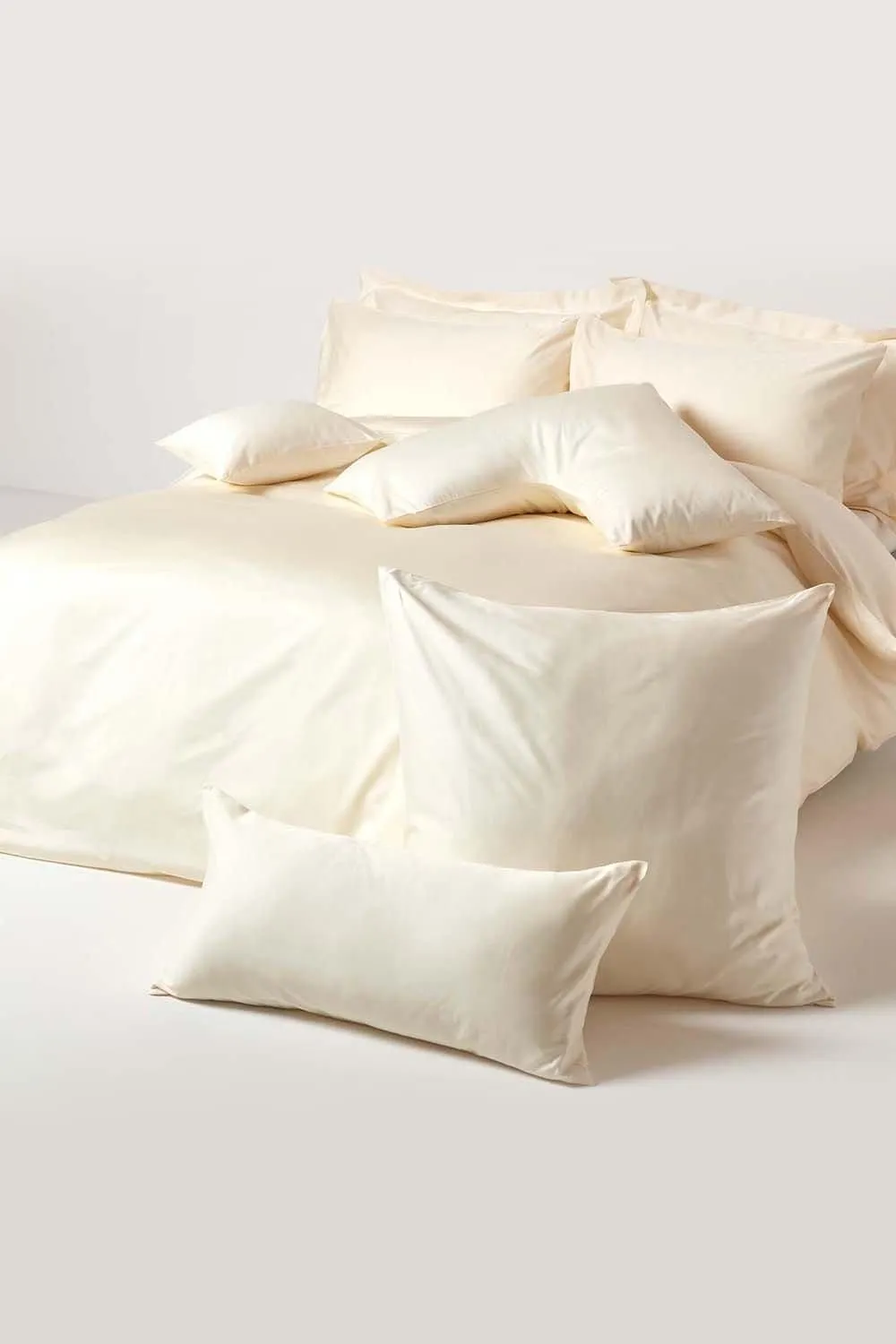 Homescapes V Shaped Pillowcase Sateen Cotton 400 Thread Count in Cream 5
