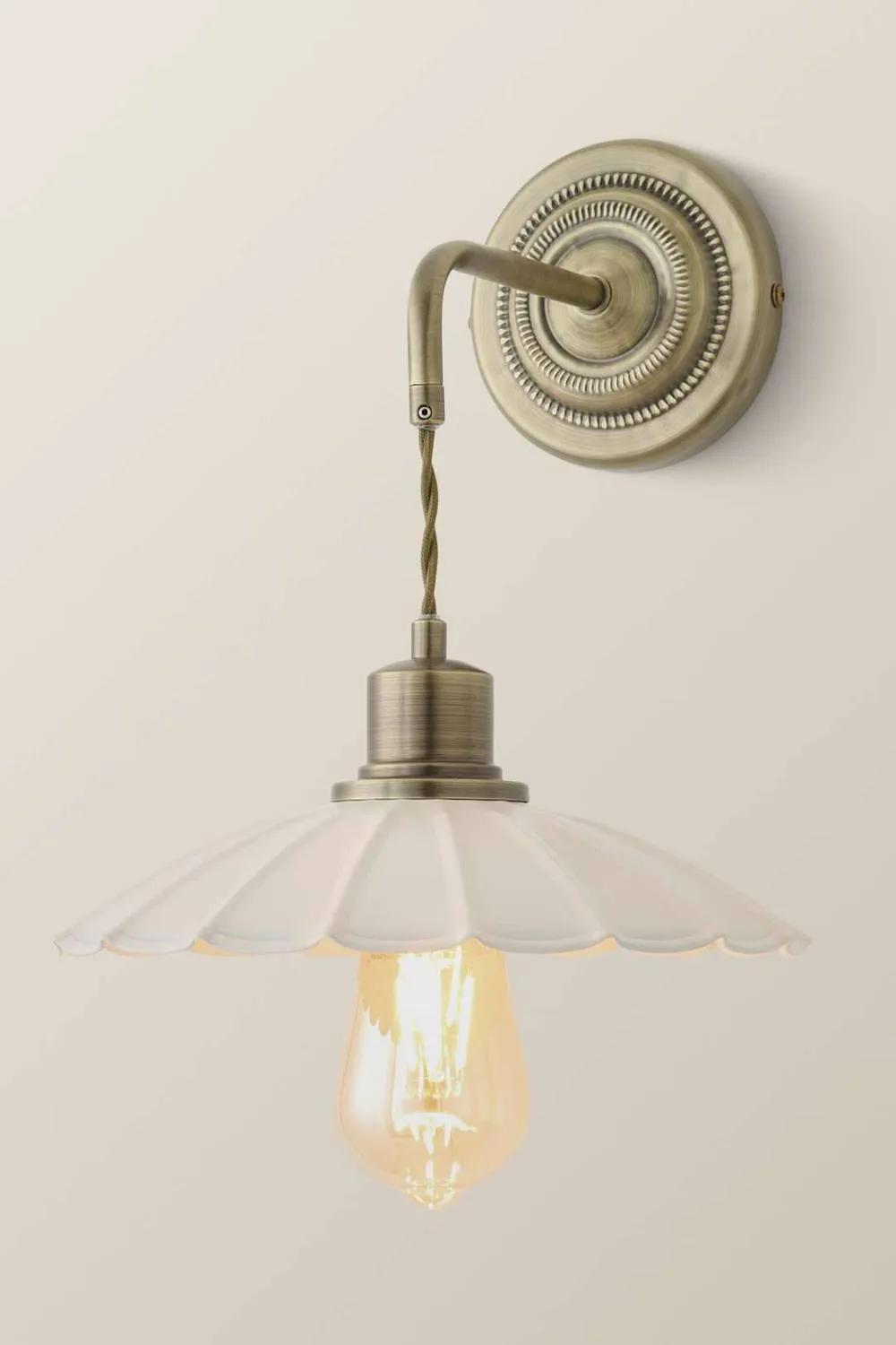 ValueLights Holborn Brushed Gold Wall Light with Adjustable Scallop Shade 3