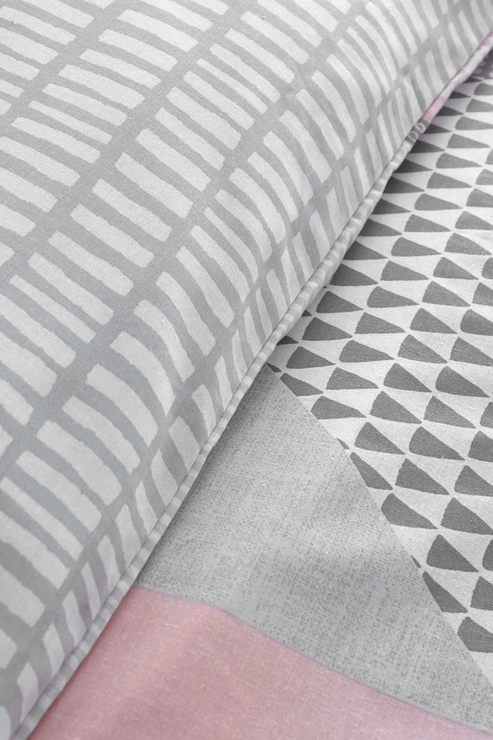 Catherine Lansfield 'Larsson Geo' Duvet Set in Pink 4