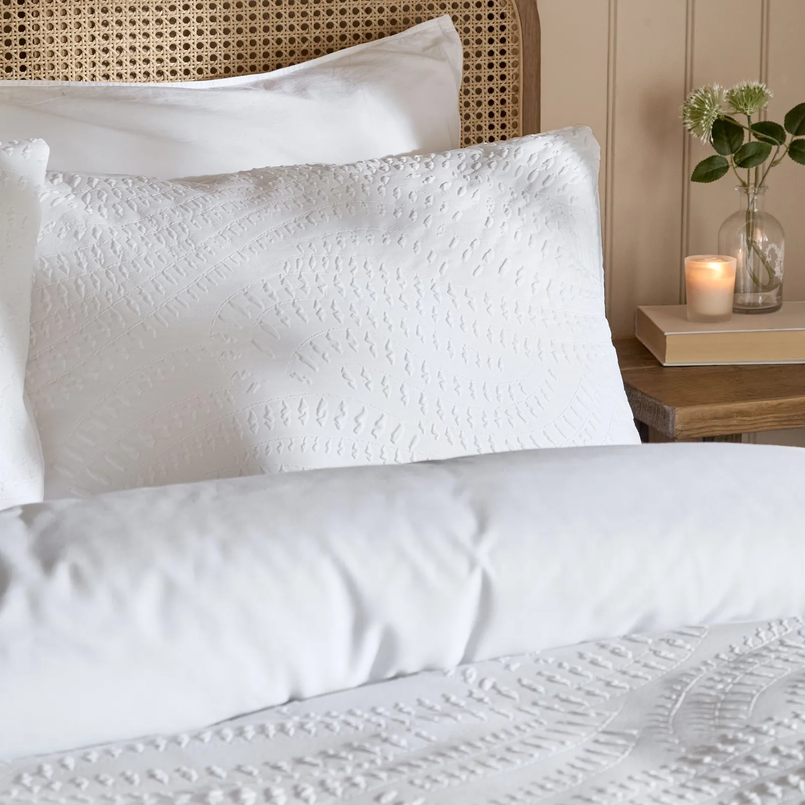 Wylder Georgia Heat Pressed Duvet Cover Set in White 2