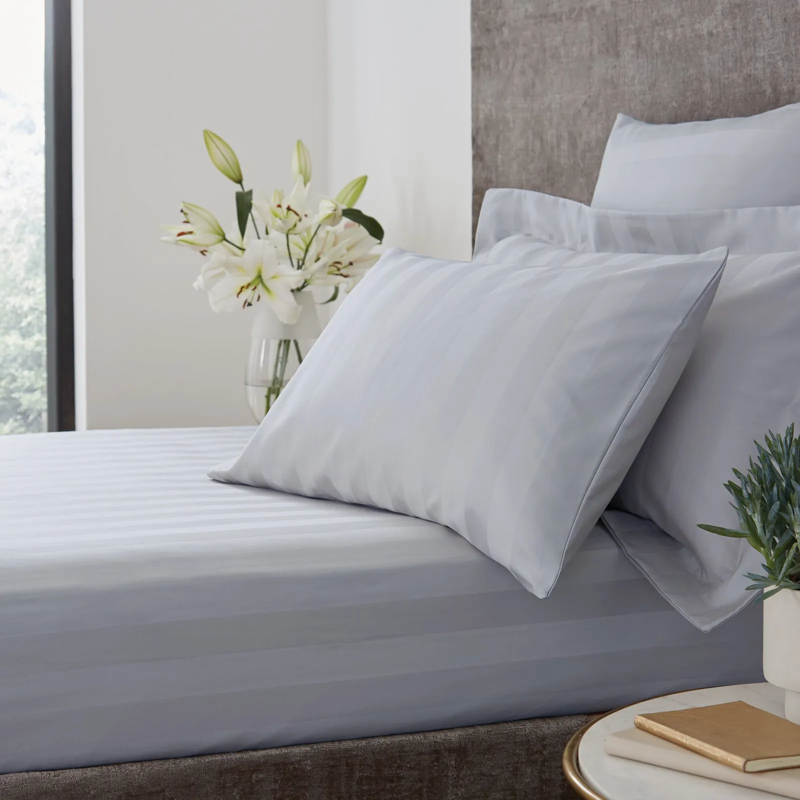 Hotel Egyptian Cotton 230 Thread Count Stripe Fitted Sheet Silver
