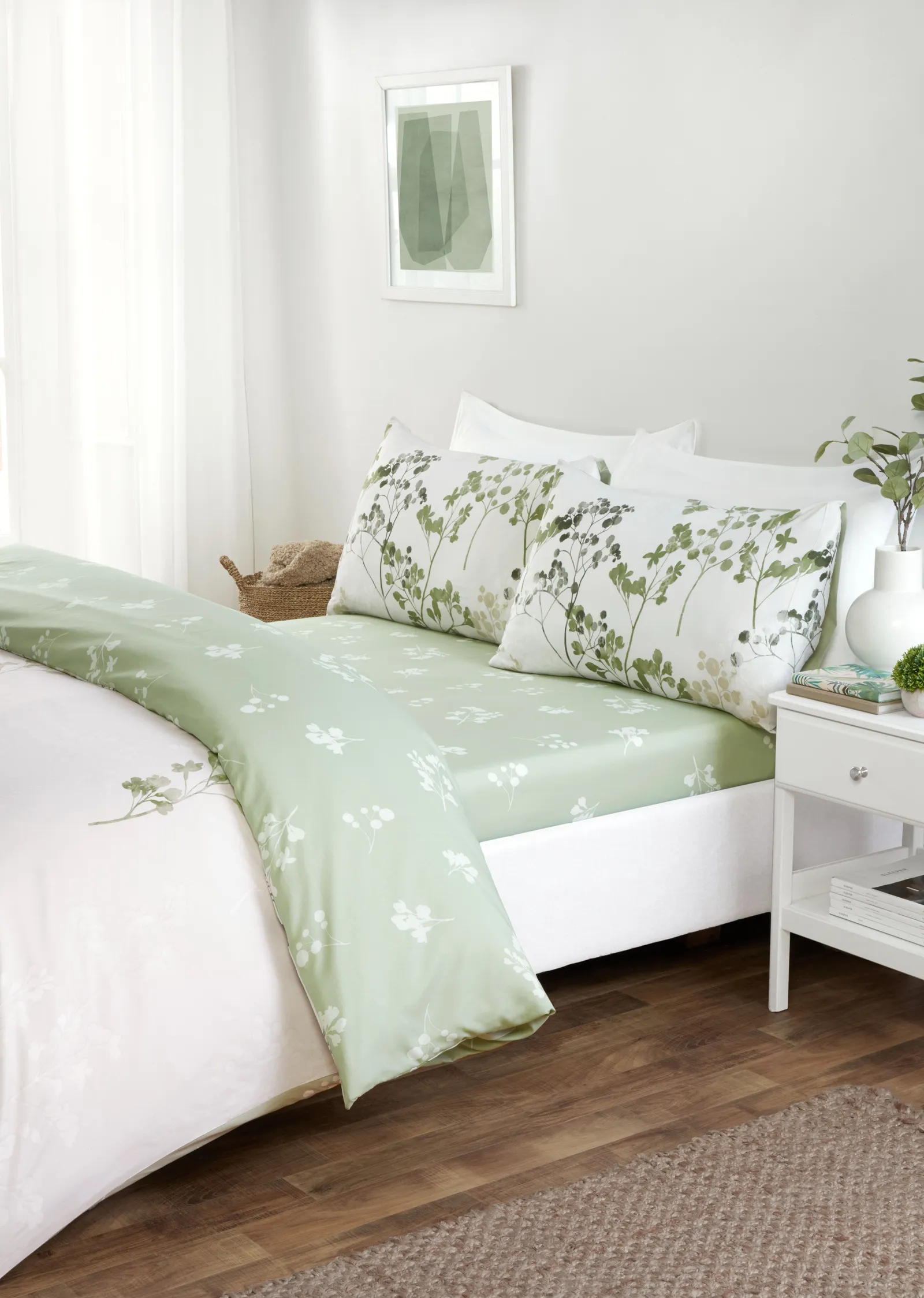 Rapport Home Shadow Floral Microfibre Complete Duvet Cover Set With Pillowcase in Green