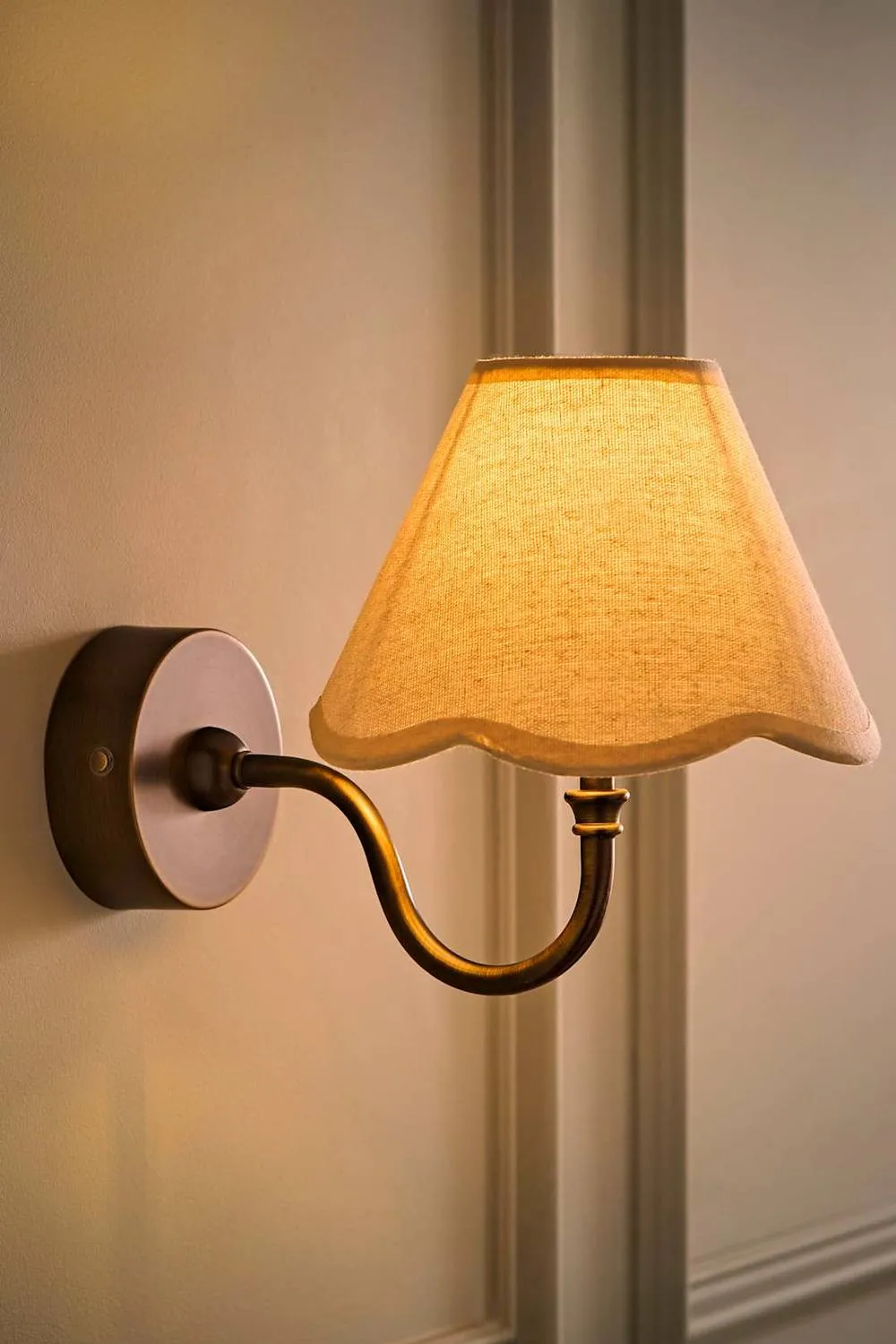 ValueLights Lowe Pair Scallop Flower Shade Metal Portable Rechargeable Wall Light in Bronze 2