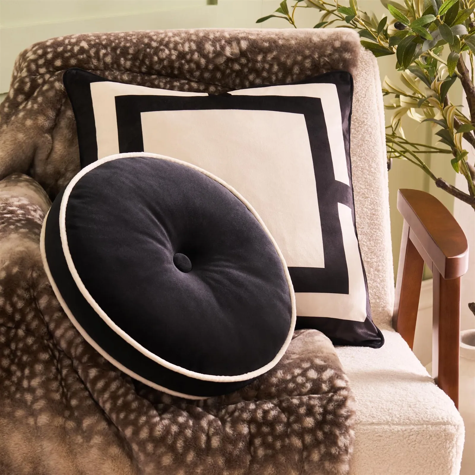 OHS Ultra Soft Velvet Round Seat Cushion Pleated Floor Pillow in Black