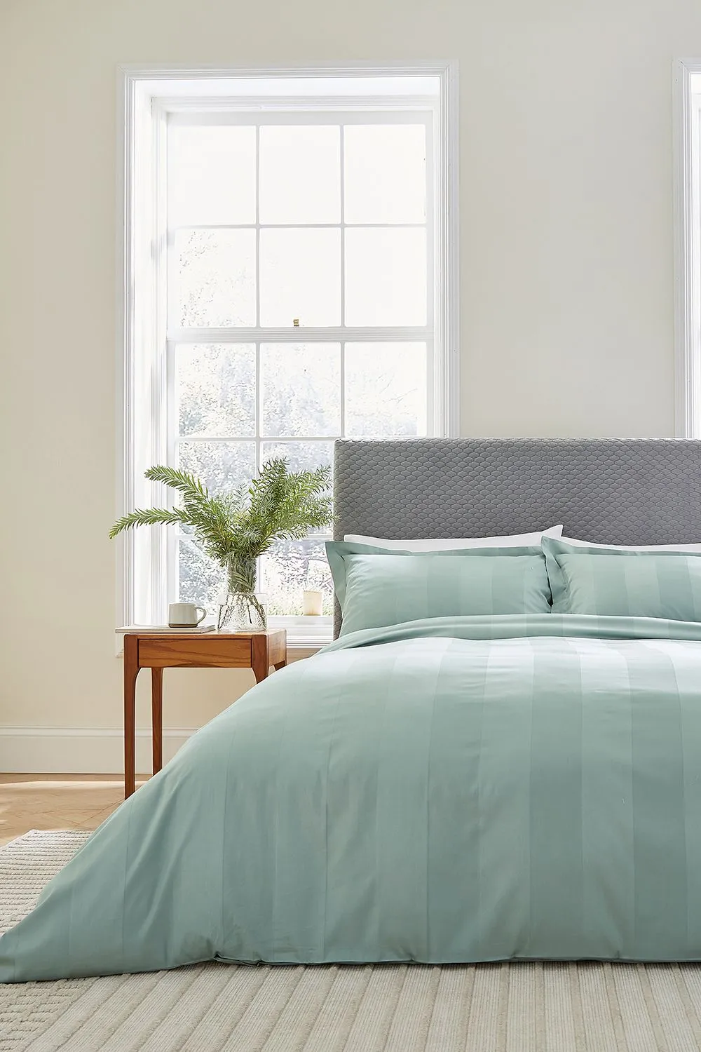 1951 'Serra' Luxury Satin Stripe 250 Thread Count Sateen Duvet Cover Set in Green