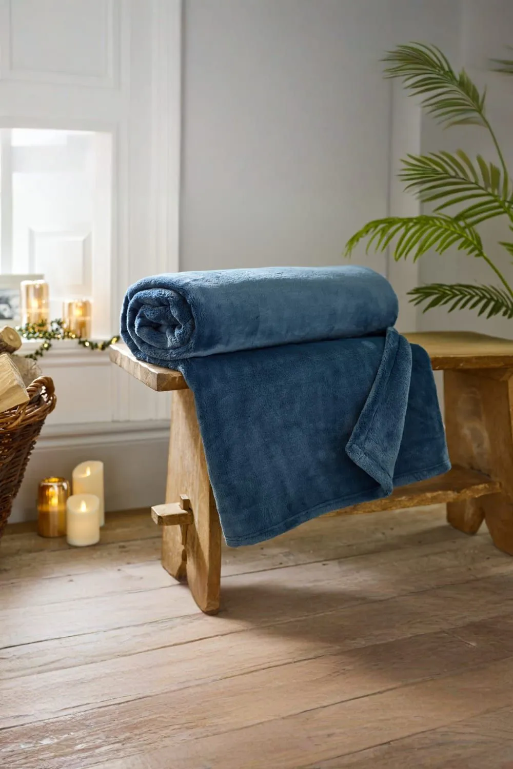 The Lyndon Company Coco Luxury Extra Large Thick Warm Supersoft Cozy Throw 140x180cm in Navy