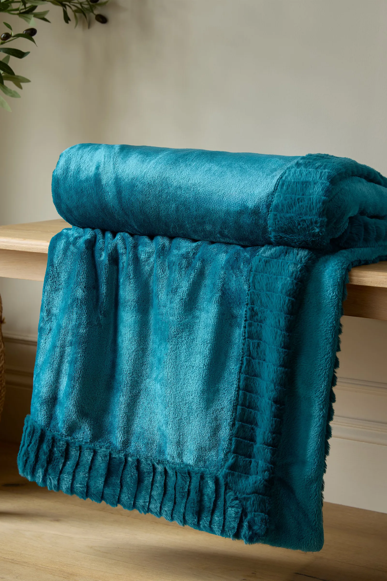 Catherine Lansfield 'Velvet & Faux Fur' Throw in Teal