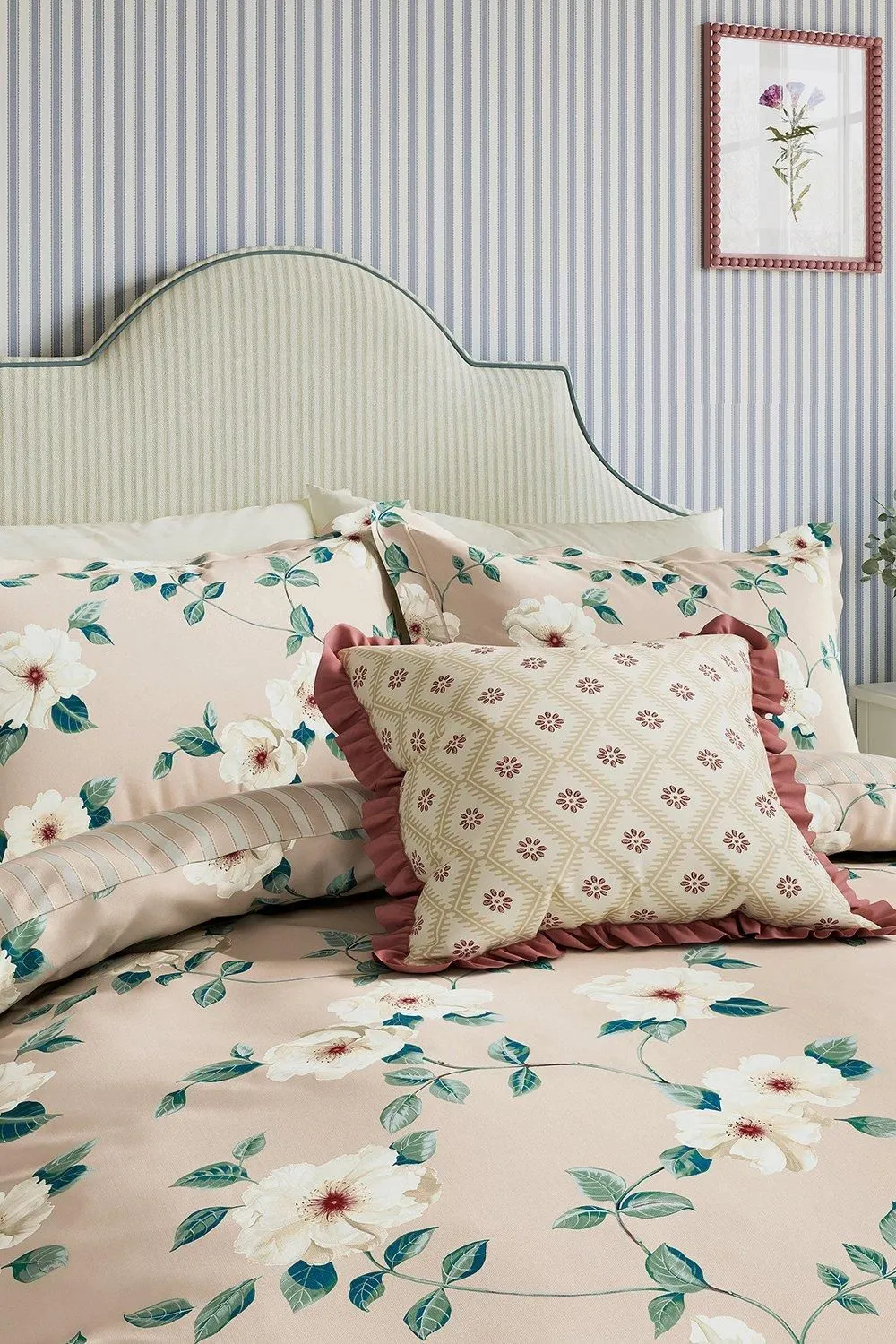 Sanderson 'Poets Rose' Cotton Duvet Cover Set in Pink 2