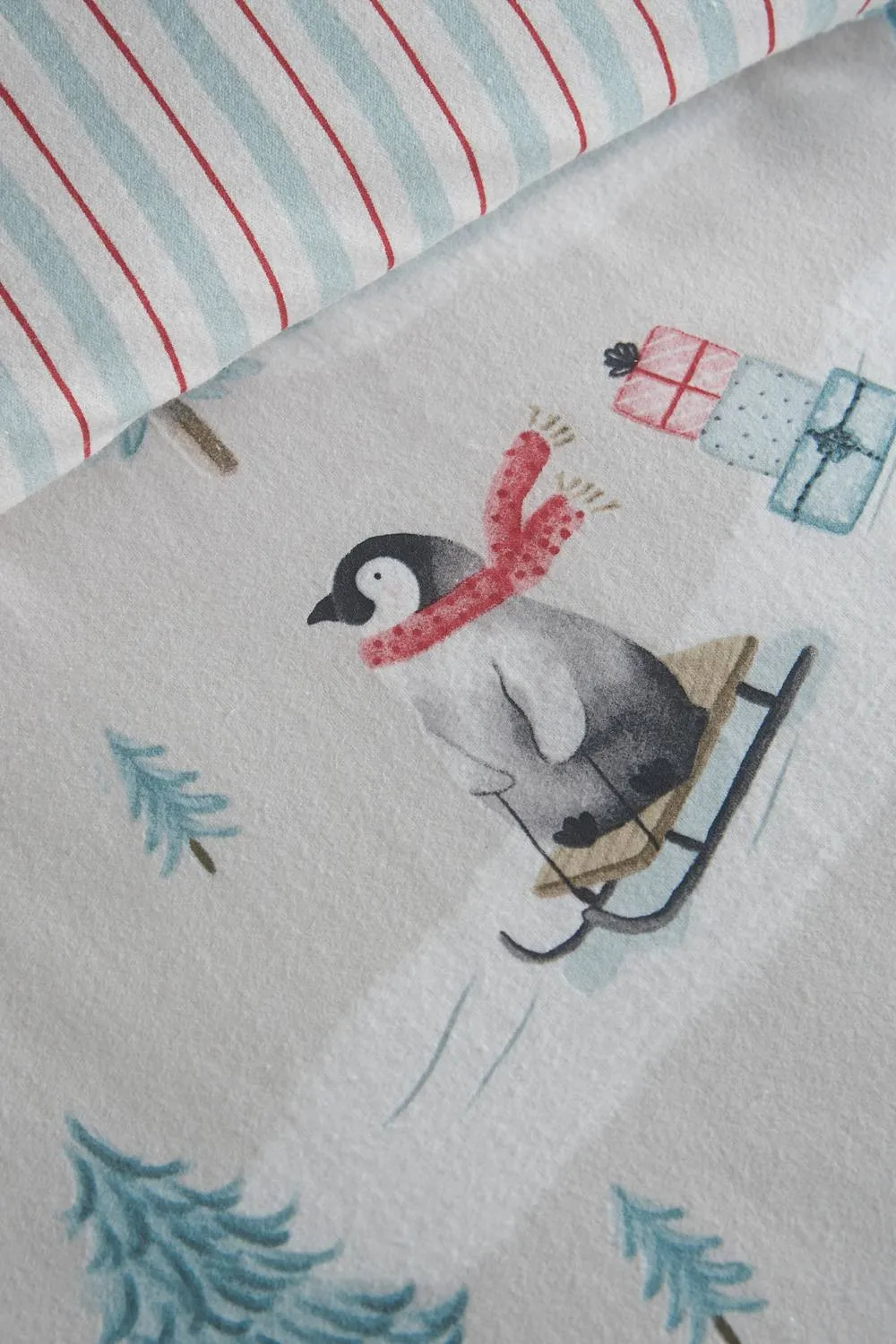 Catherine Lansfield Brushed Christmas Penguins Cotton Reversible Duvet Cover Set in Green 4