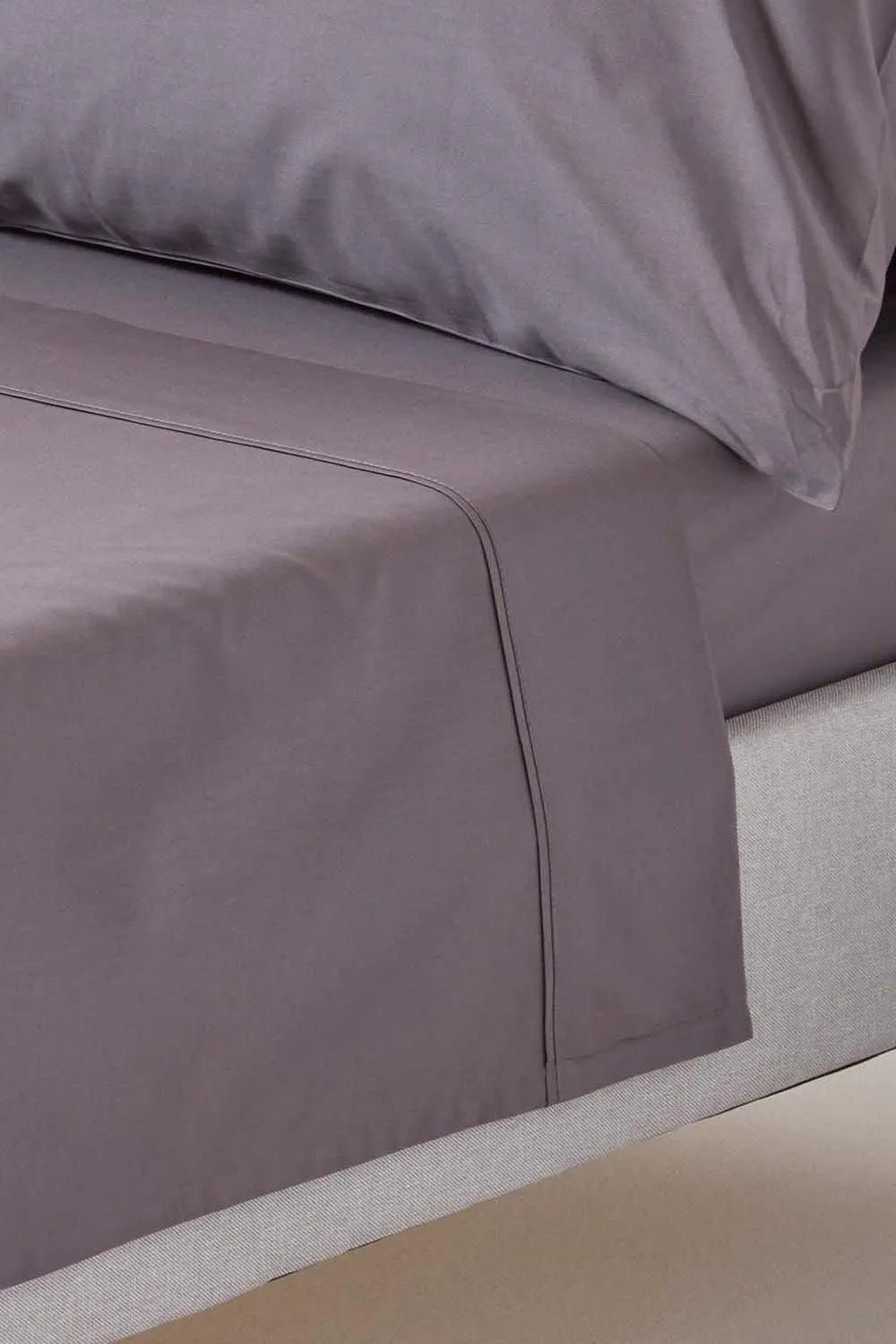 Homescapes Egyptian Cotton Flat Sheet 200 Thread Count in Dark Grey 1