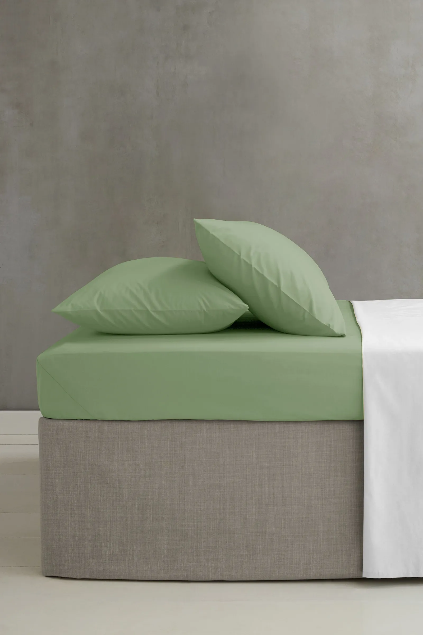 Catherine Lansfield 'Easy Iron Percale' Combed Polycotton 25cm Depth Sheet in Light Green 1