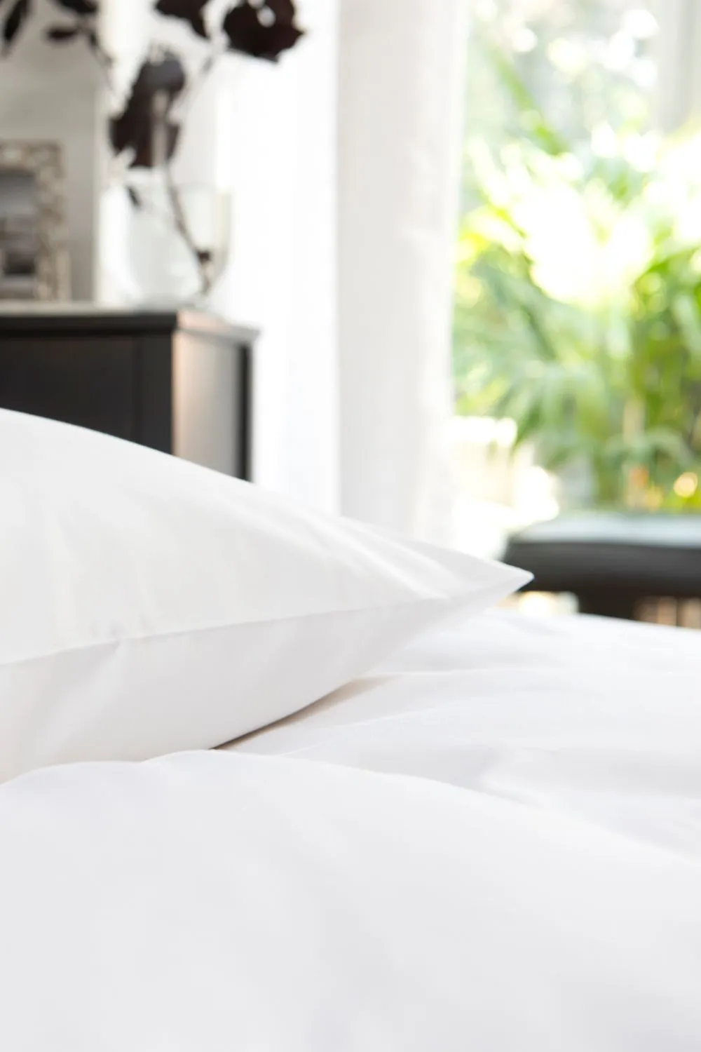 The Lyndon Company 400 Thread Count Sateen Housewife Pillowcase in White