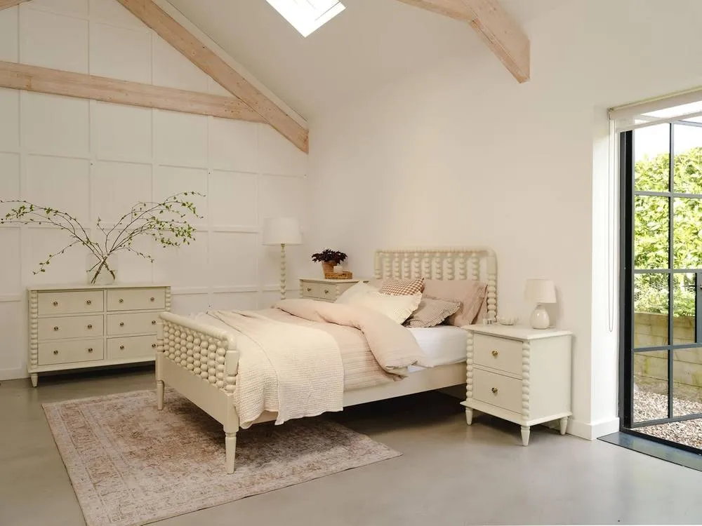 Statement Furniture Cromwell 4ft6 Wooden Bed Frame with Bobbin Design Head & Footboards in Cream 3