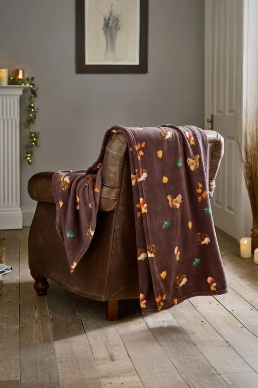 Deyongs Hogging It Throw Wine - Hedgehog & Woodland Animal Fleece Blanket 140x180cm | 1846