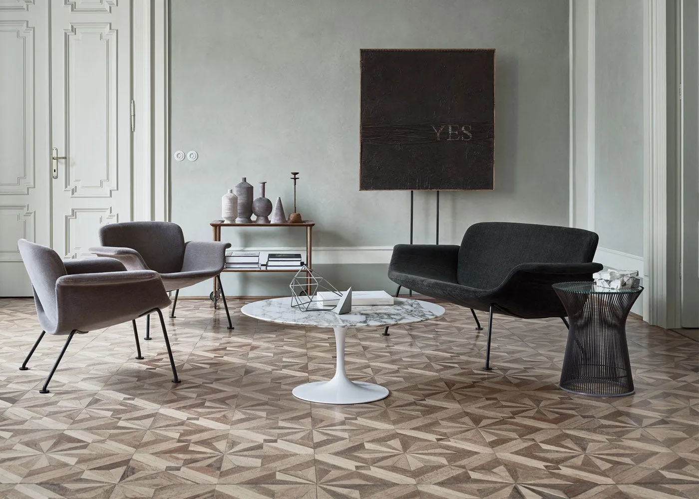 Knoll Saarinen Coffee Table with White Base in White Laminate 51cm 3