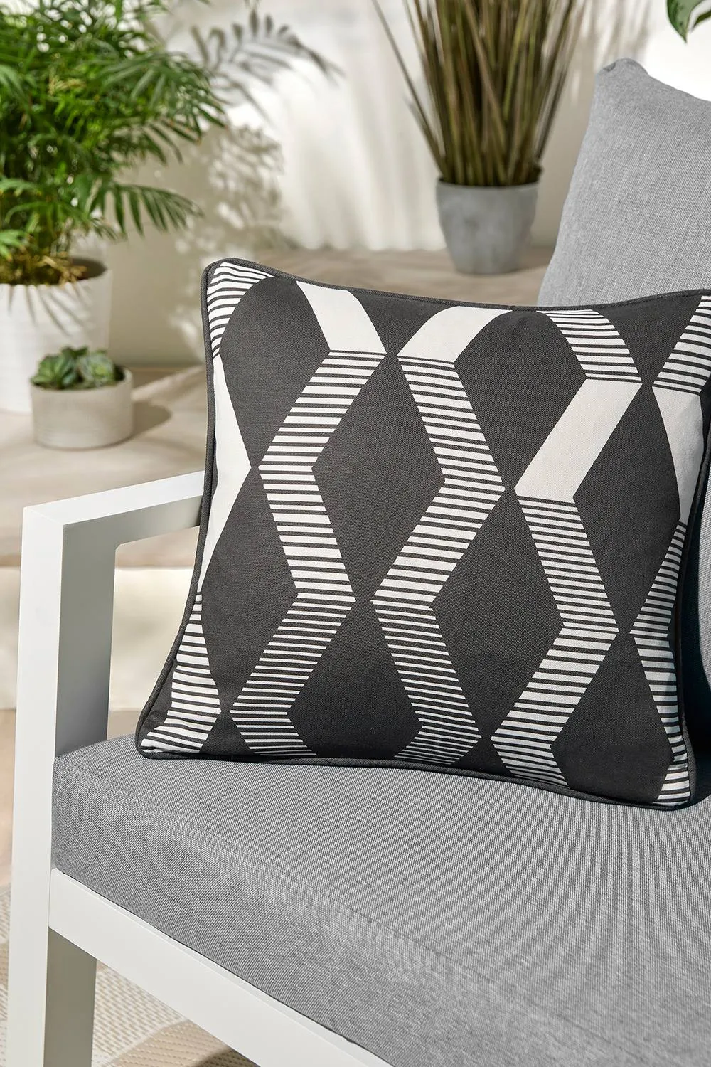 Fusion 'Rico' UV & Water Resistant Zig Zag Geo Print Outdoor Cushion in Black