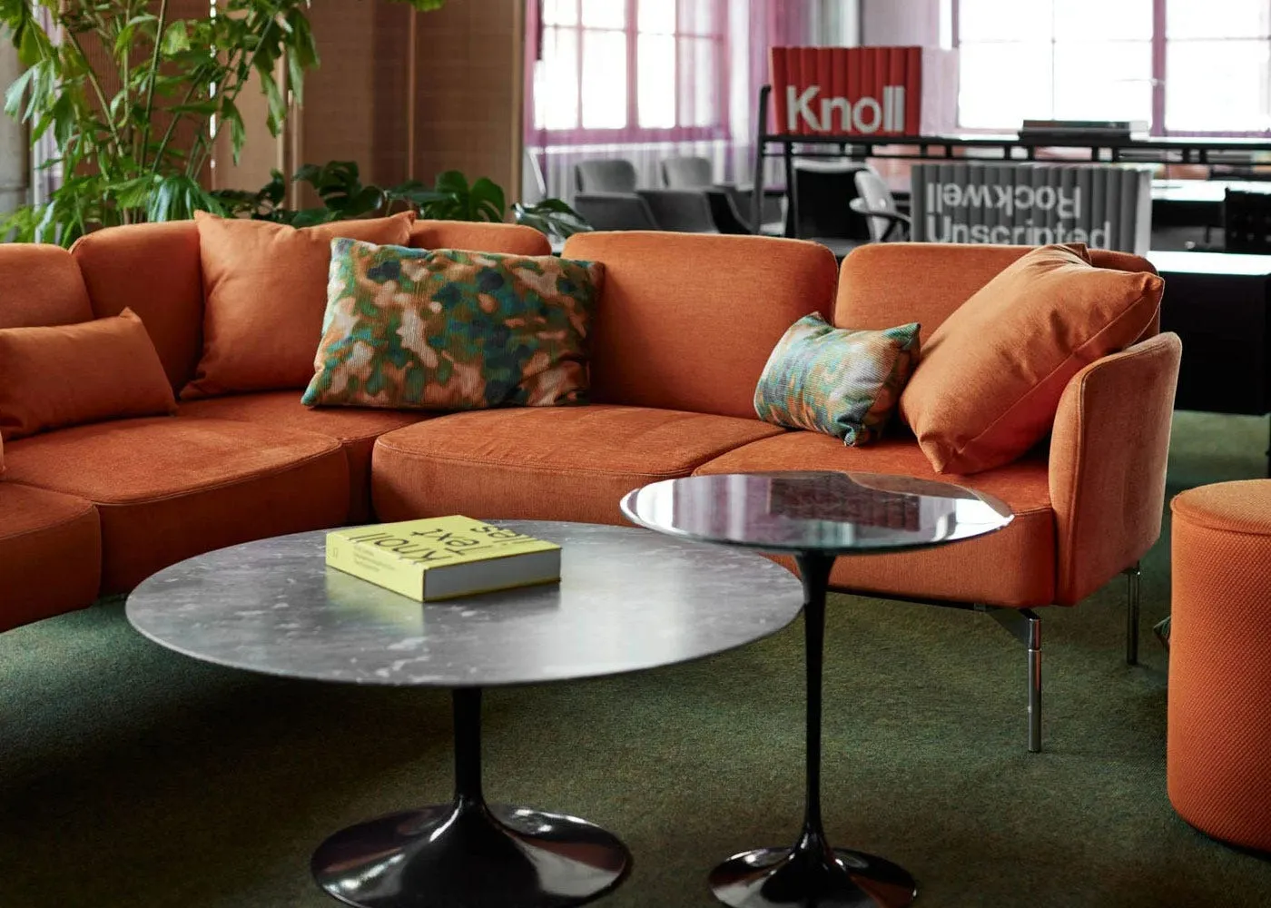 Knoll Saarinen Coffee Table with Black Base in Verdi Alpi 51cm 2