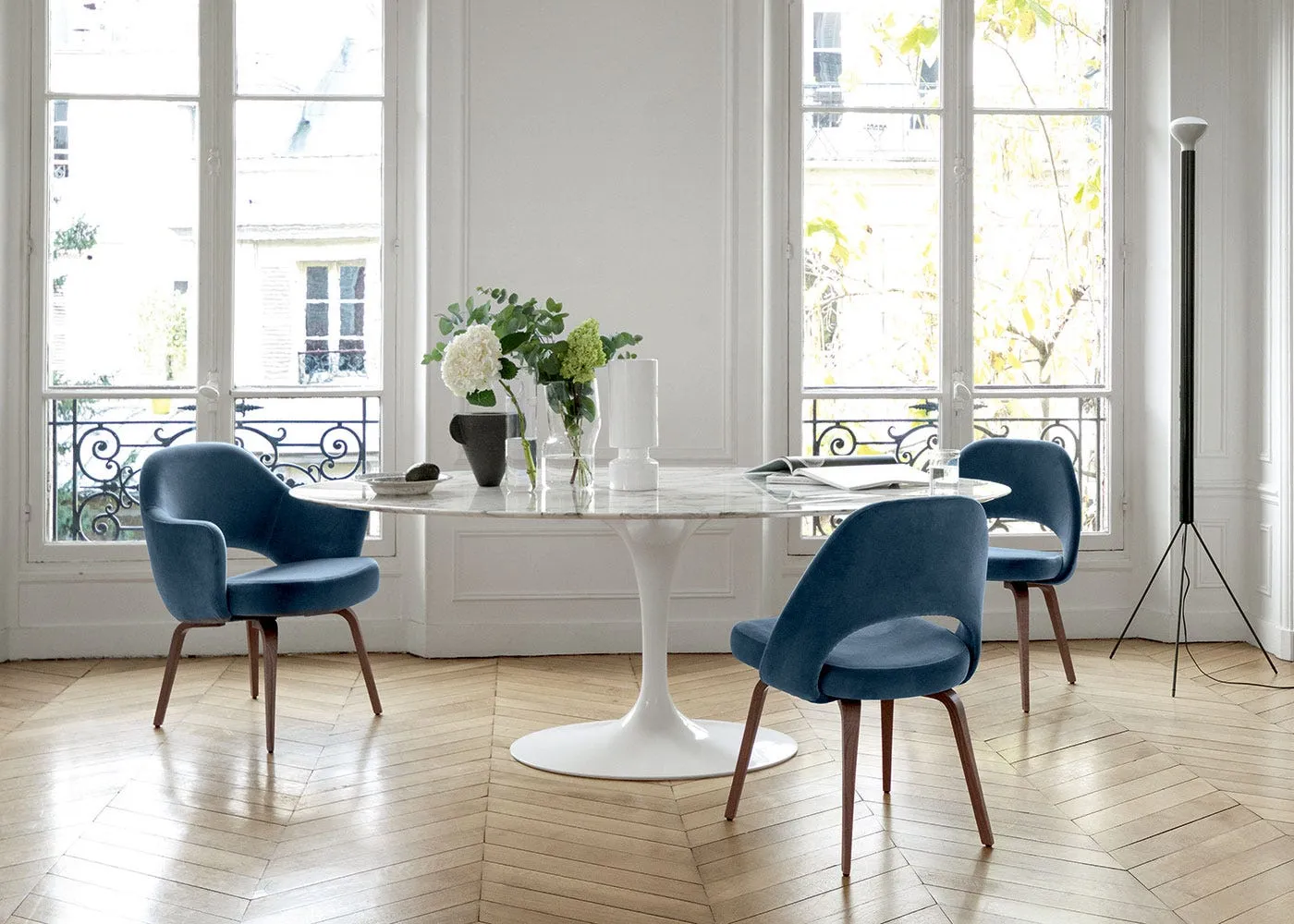 Knoll Saarinen Dining Table with White Base in Brown Emperador 244cm 4