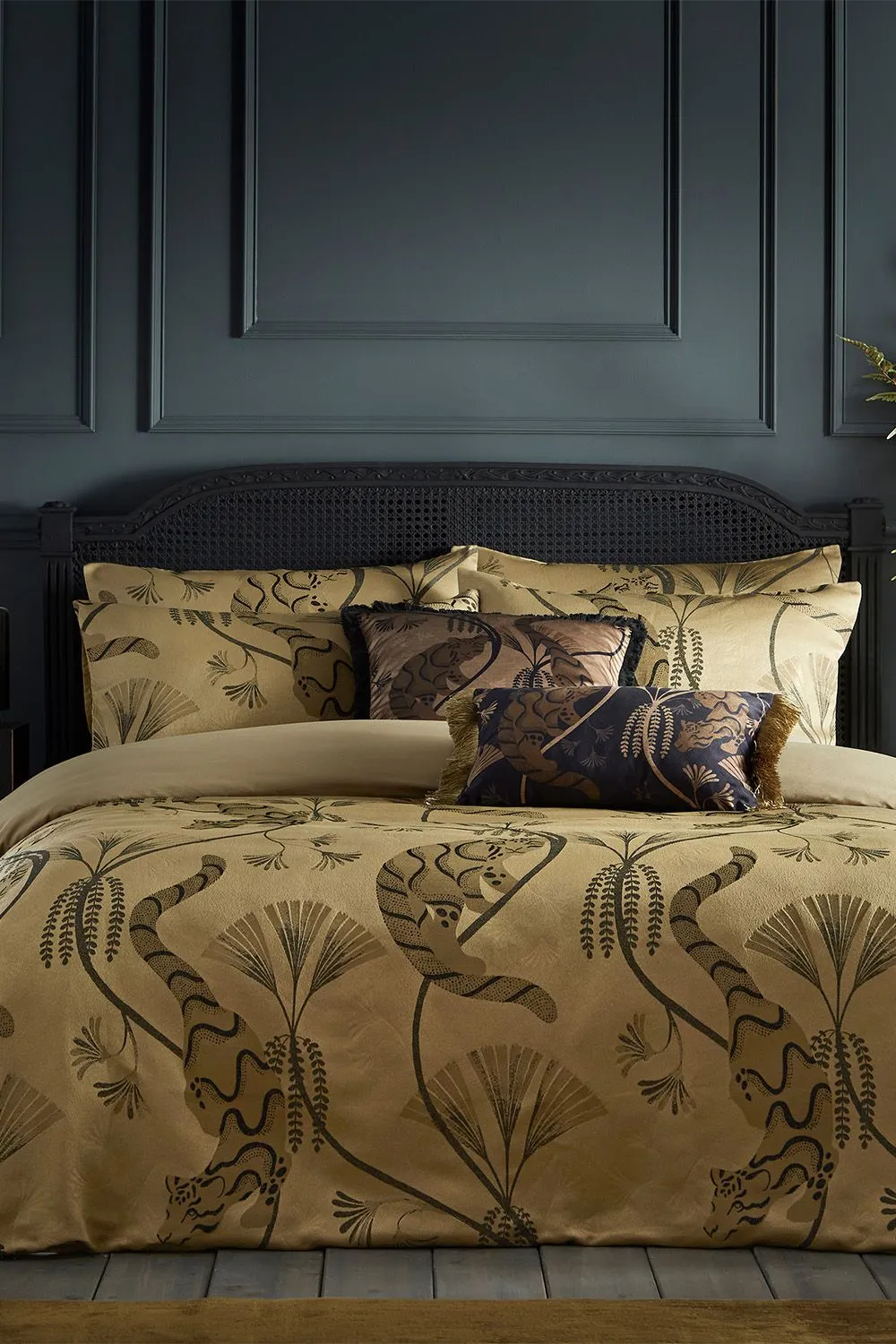 Paoletti Moondusk Exotic Animal Jacquard Duvet Cover Set in Gold