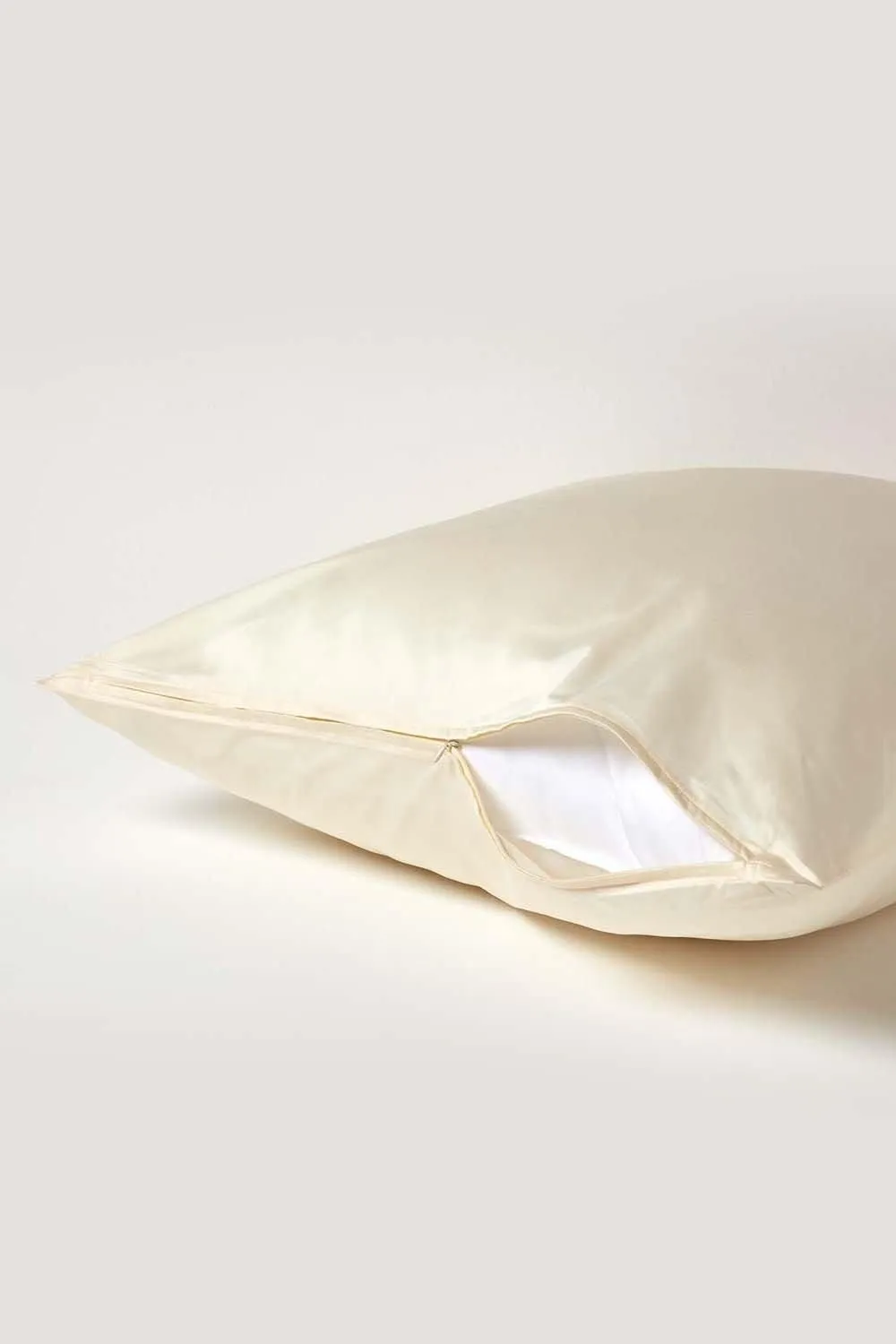 Homescapes Sateen Cotton Continental Pillowcase 400 TC, 80 x 80 cm in Cream 3