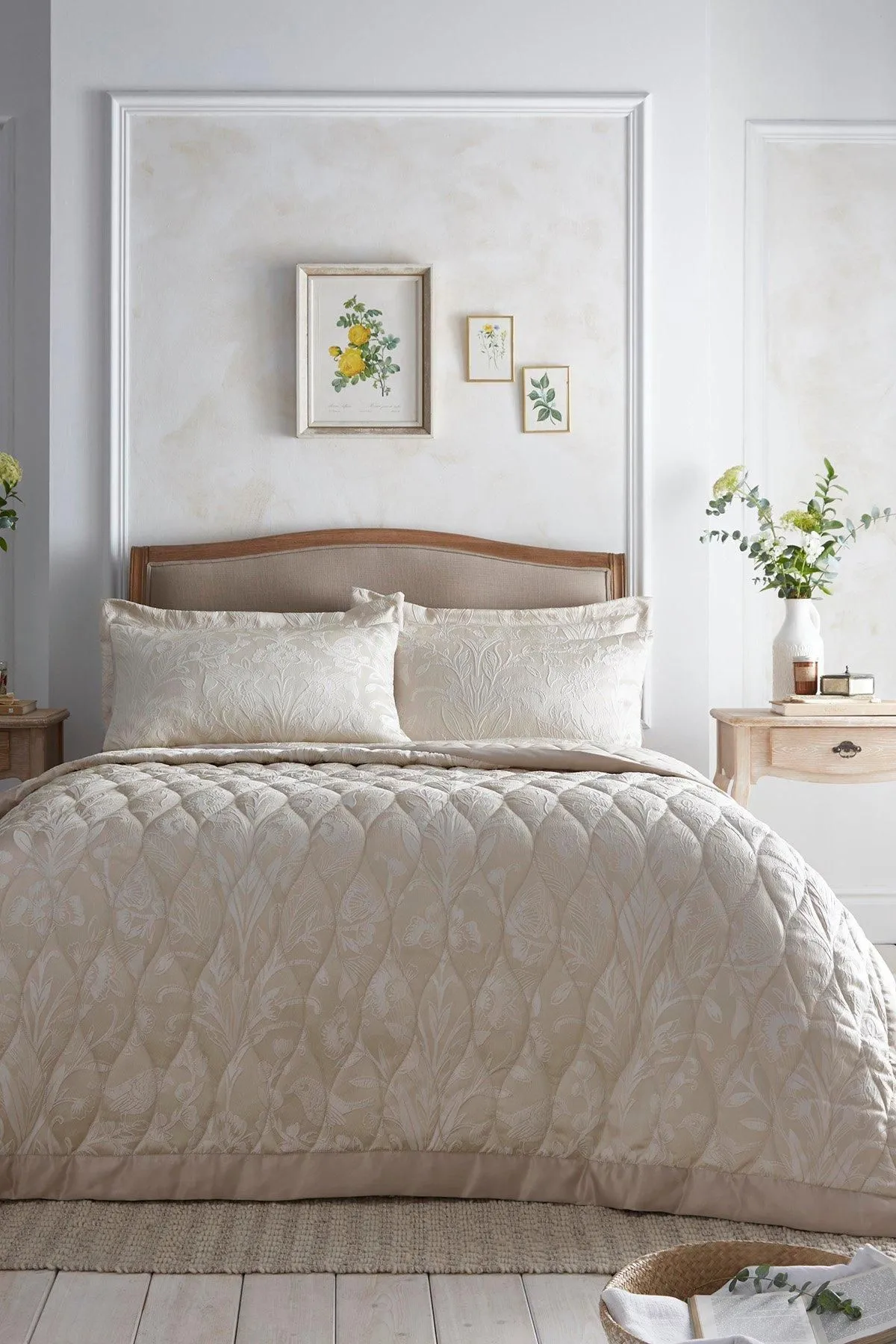 Appletree 'Elysia' Jacquard Duvet Cover Set in Beige