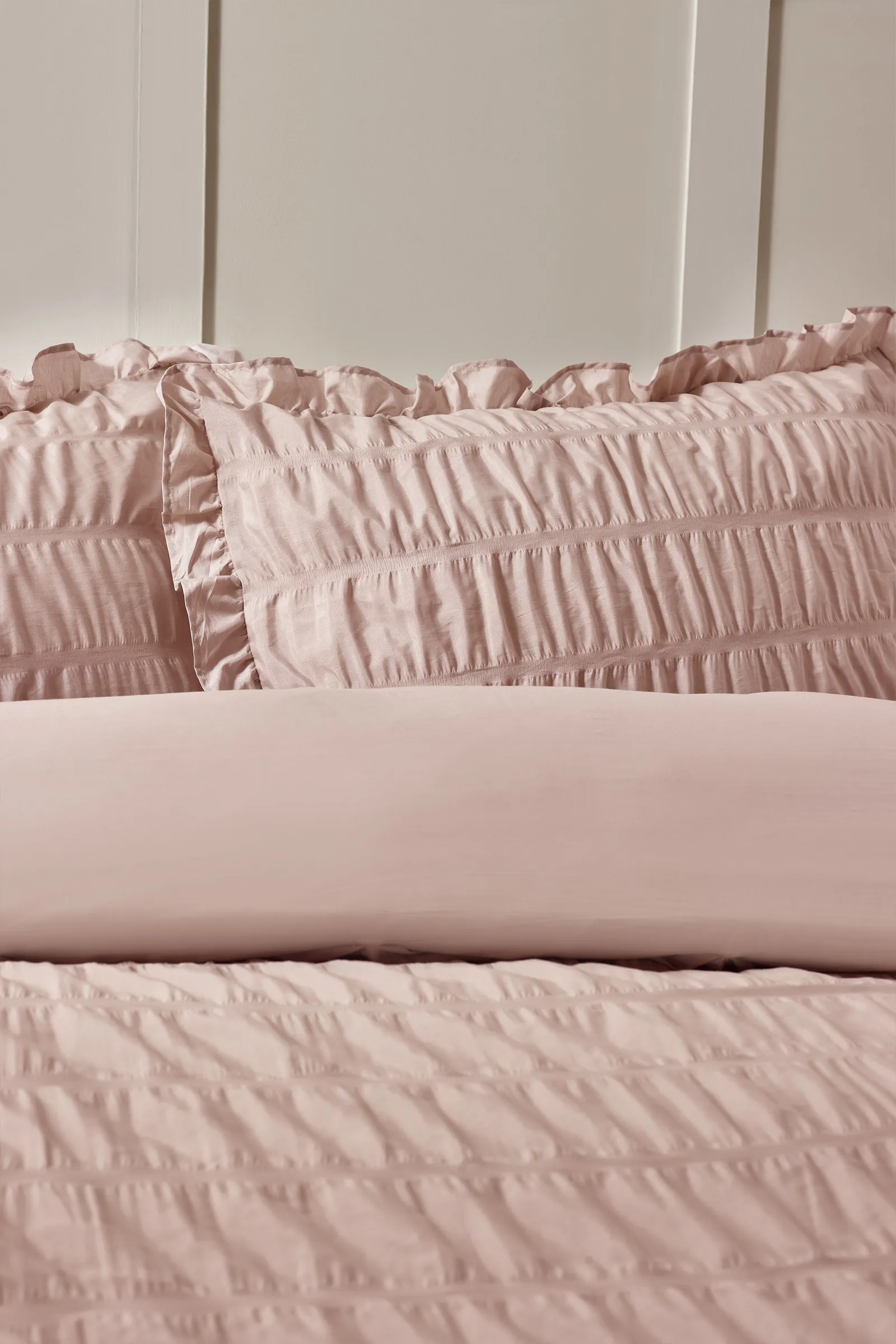 Catherine Lansfield 'Seersucker Frill' Duvet Cover Set in Pink 2