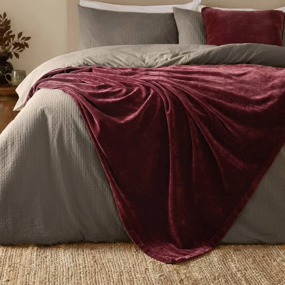 Yard Heavy Chenille Velvet Throw in Wine