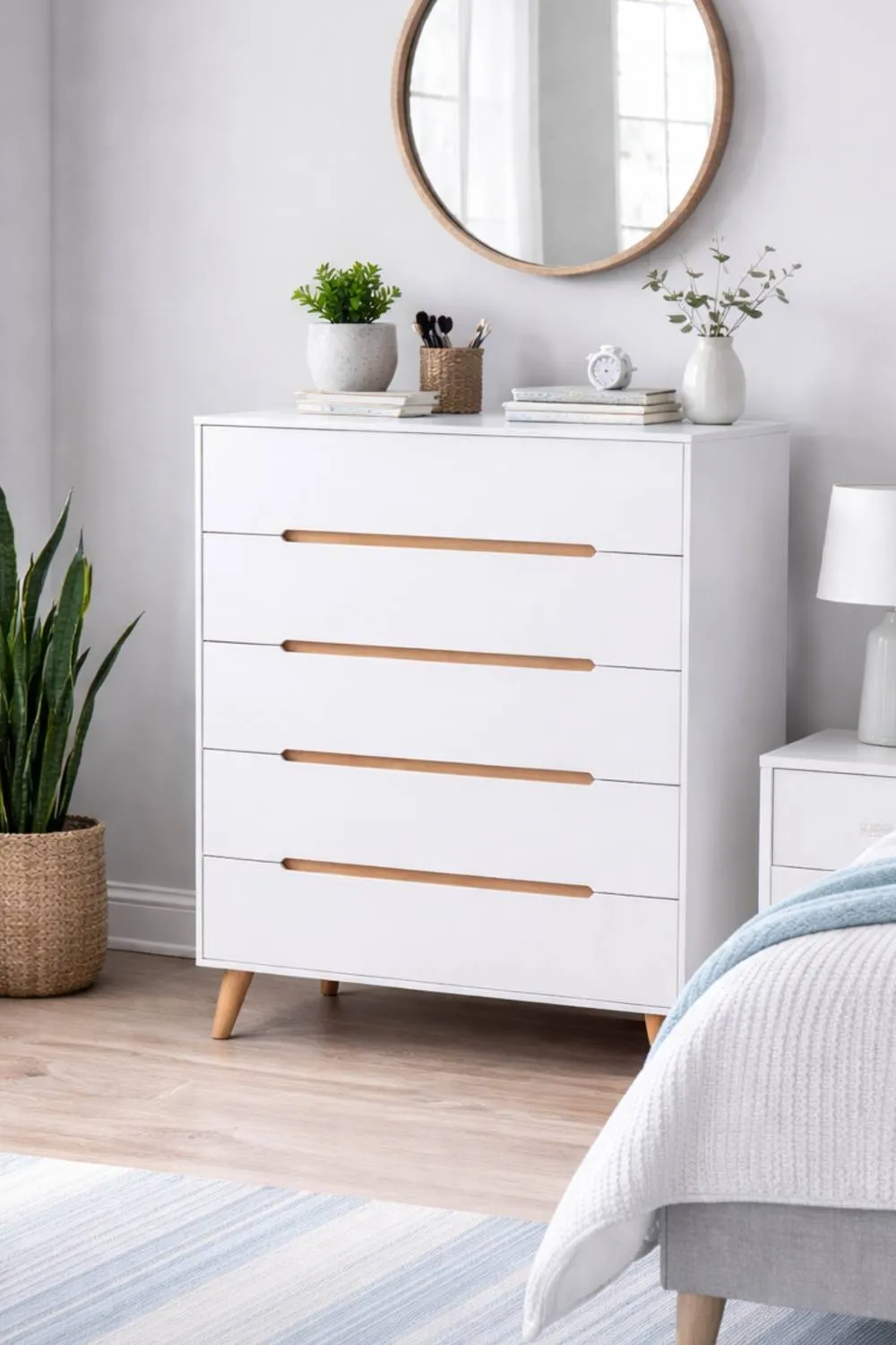 Julian Bowen Alicia 5 Drawer Chest in White