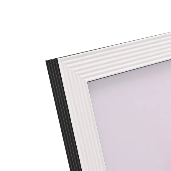 IFrame Monochrome Ribbed Photo Frame 3