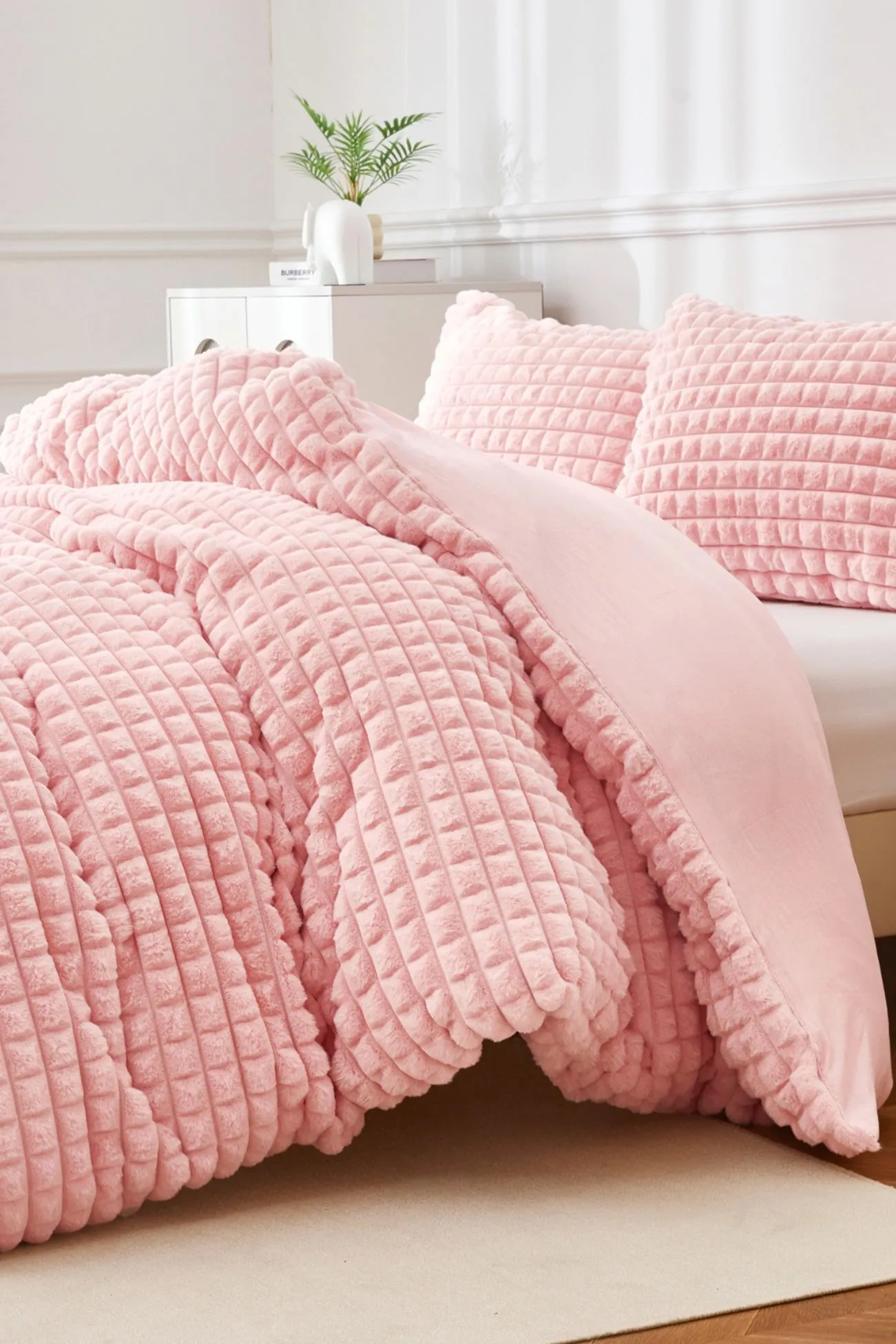 Ezysleep Super Soft Luxury Faux Fur Box Duvet in Pink 2