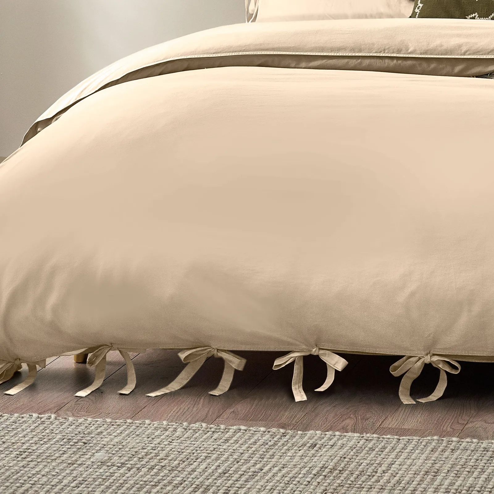 Yard Mallow Bow Tie 100% Cotton Duvet Cover Set in Beige 4