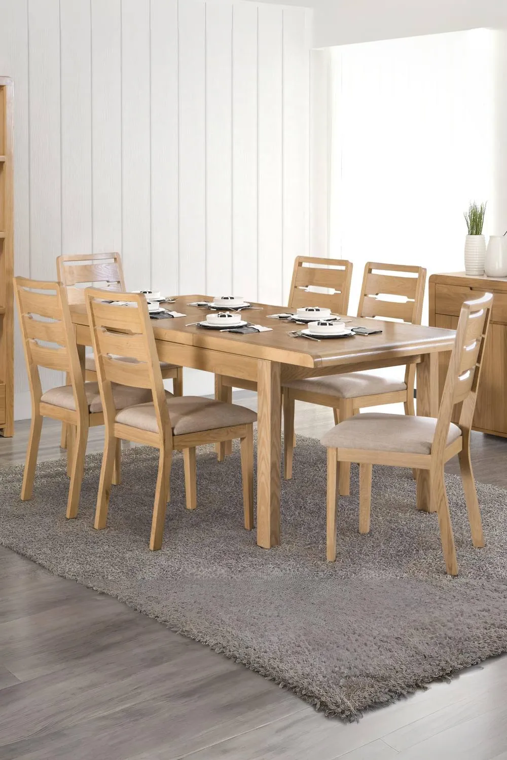 Julian Bowen Curve Rectangular Extending 4-6 Seater Dining Table in Light Oak 2