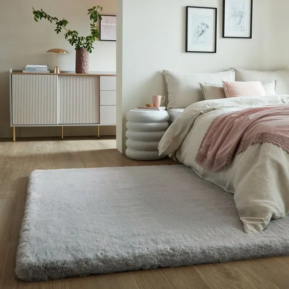 Ivy Luxury Supersoft Faux Fur Rug